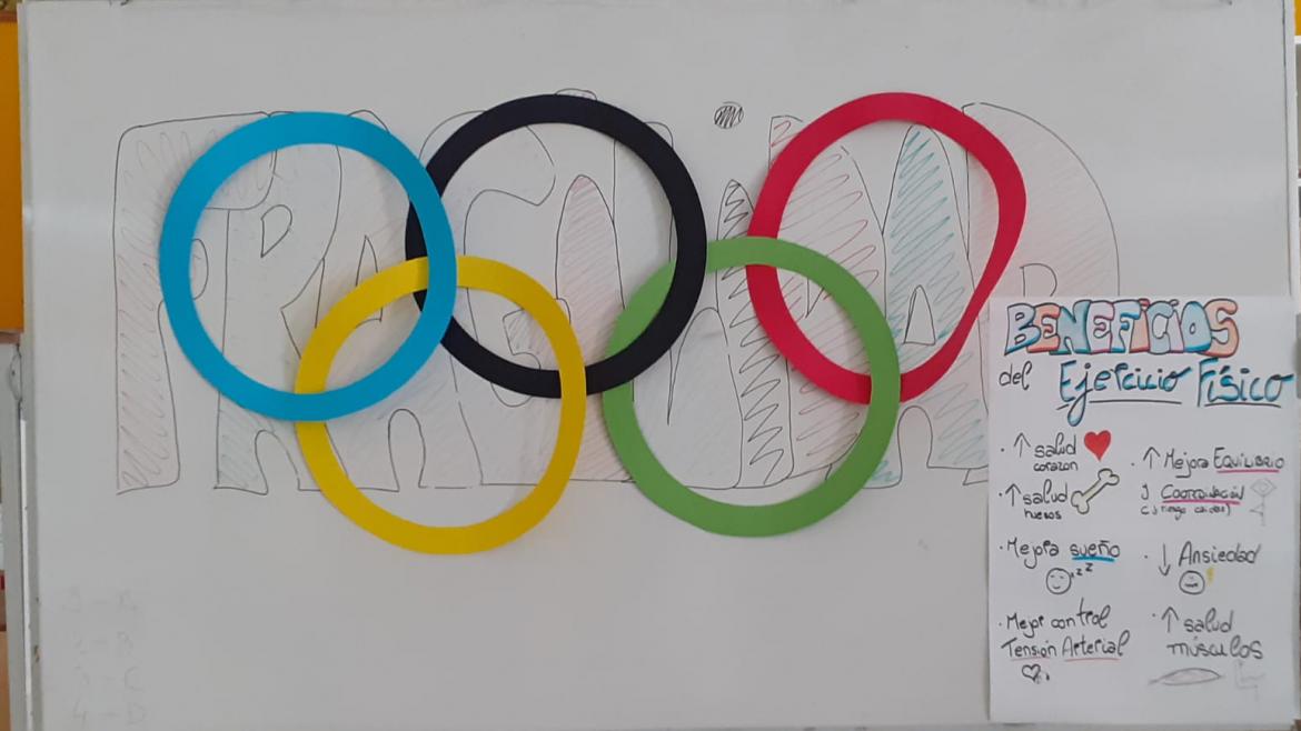 Mural con los aros olímpicos en la residencia