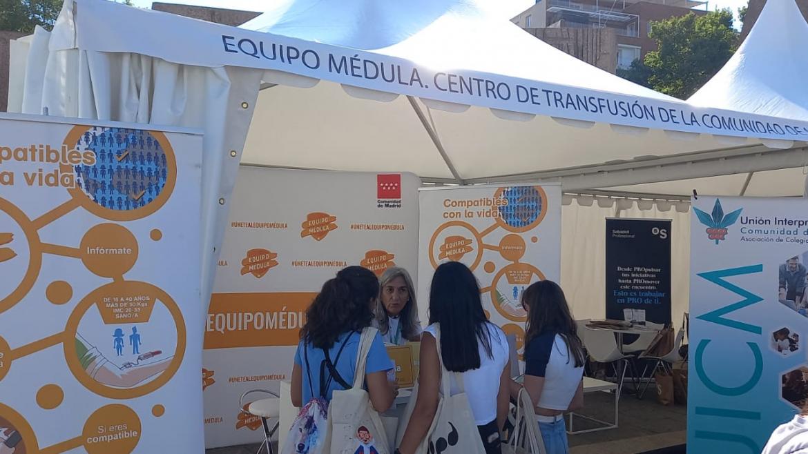 Informando sobre donación de médula Punto informativo con carpa