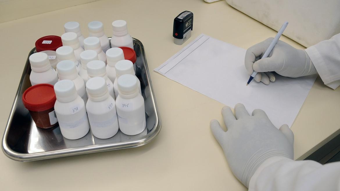 Premiada la Estrategia de Seguridad en la Manipulación de Medicamentos Peligrosos en Centros Sociosanitarios Bandeja con medicación