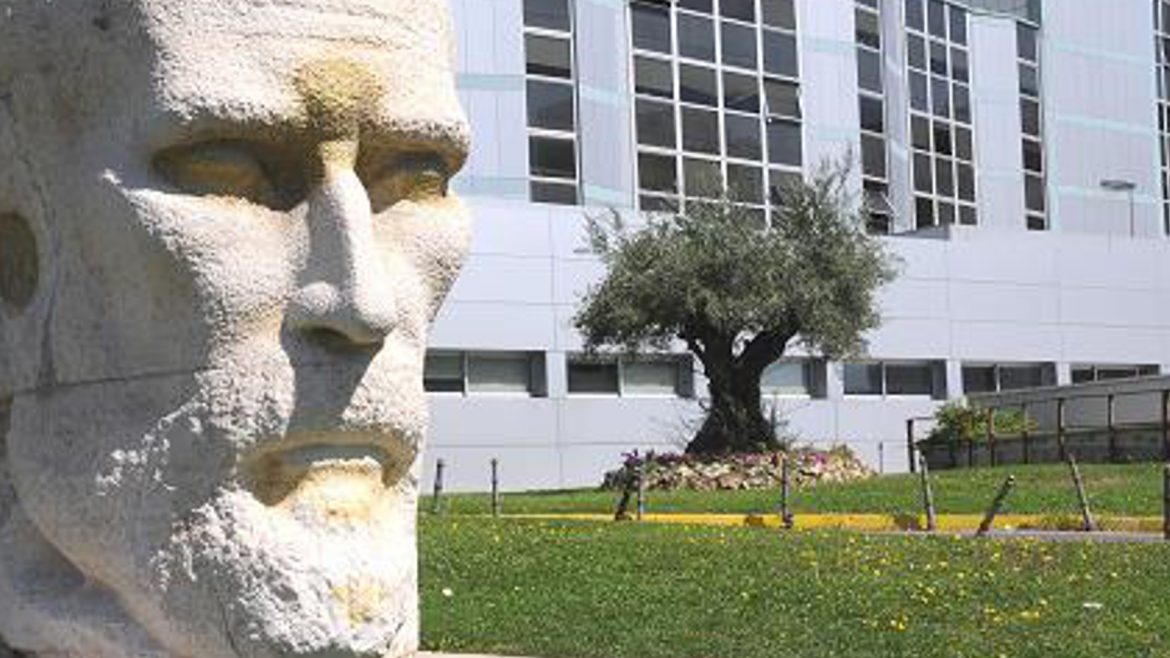 Imagen exterior del Hospital Universitario Ramón y Cajal