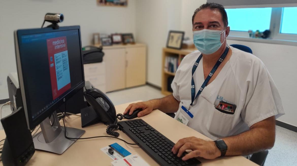 Doctor en consulta