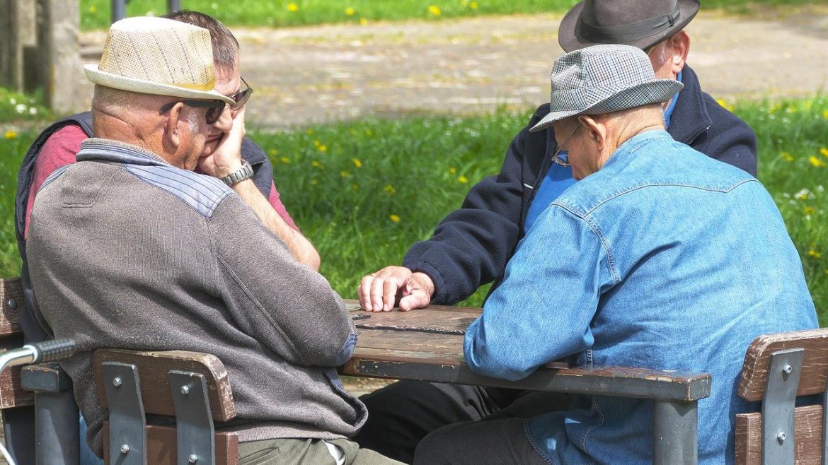 Jornada Foro LideA Hombres mayores sentados en torno a una mesa