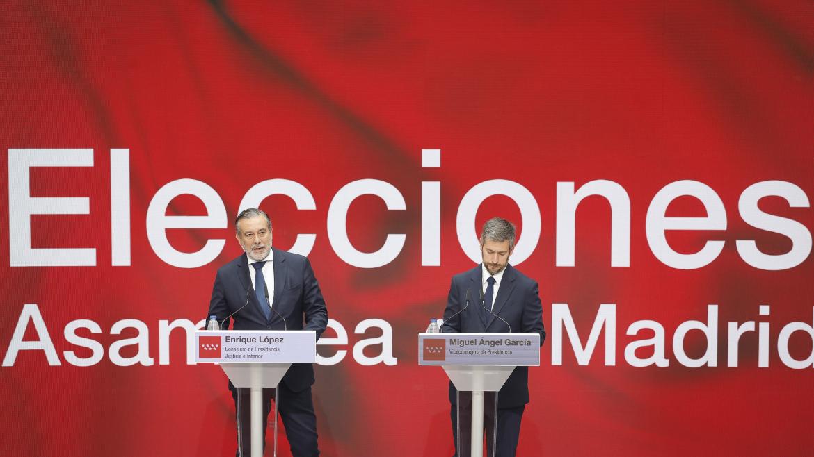 El consejero y el viceconsejero presentan el dispositivo