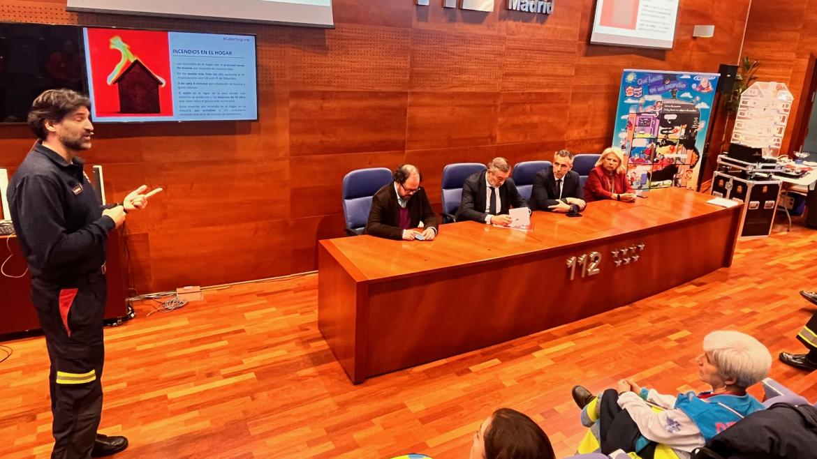 El consejero Enrique López en la presentación