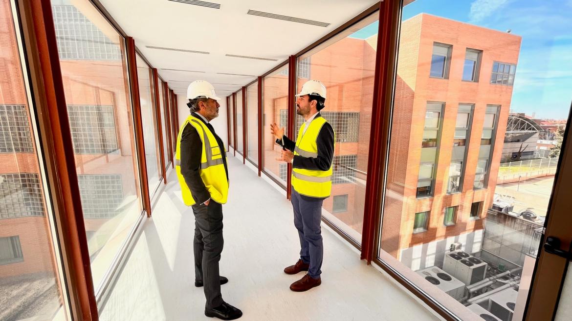 El consejero Enrique López visita las obras