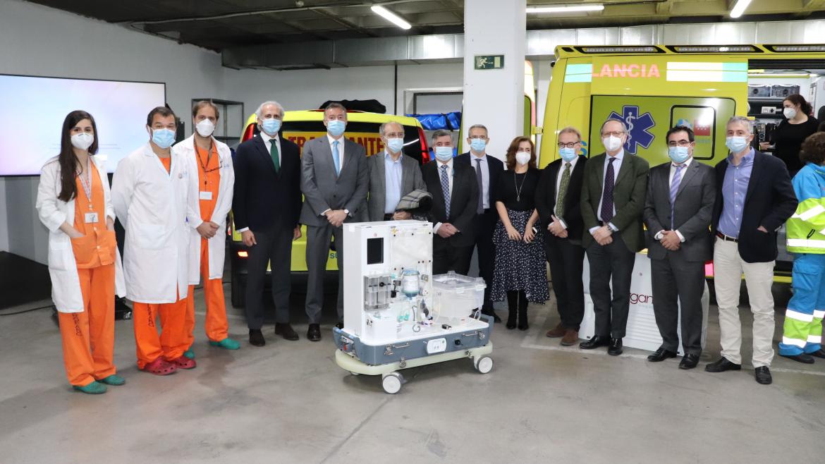 El consejero en compañía del equipo de la base de SUMMA 112