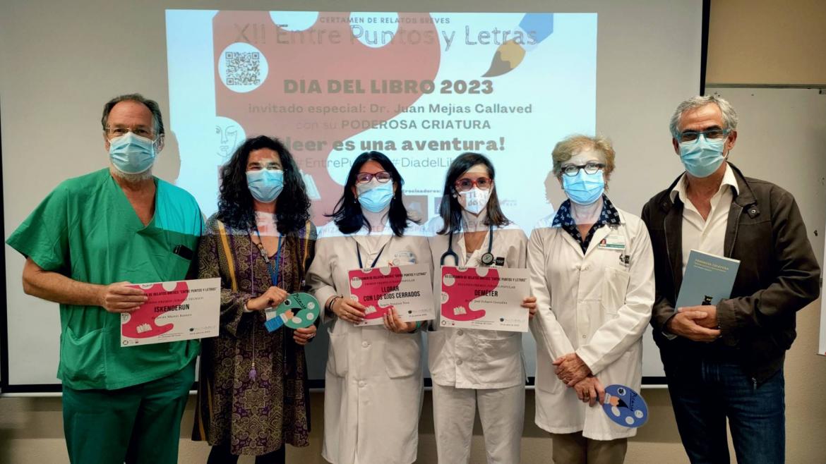 entrega de premios XII certamen de relatos breves entre puntos y letras
