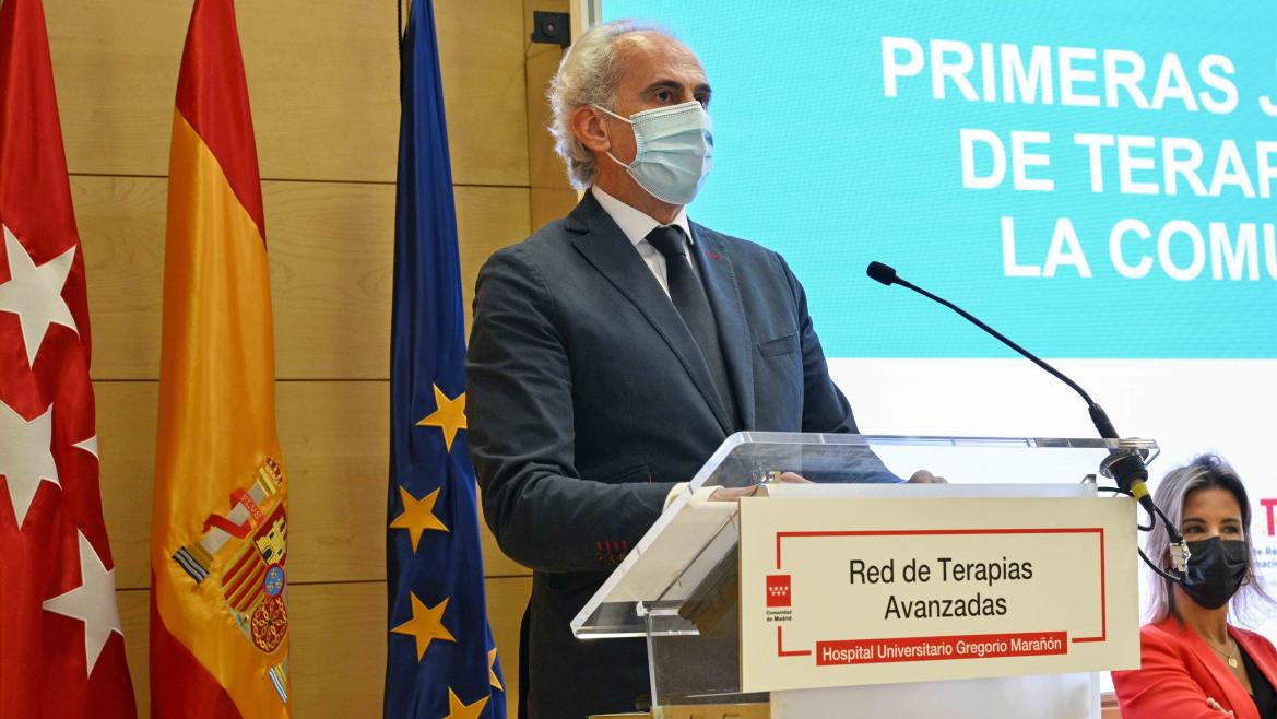 El consejero Enrique Ruiz durante su intervención