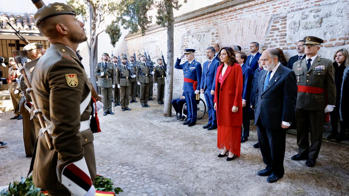 La presidenta Isabel Díaz Ayuso en el cementerio de La Florida
