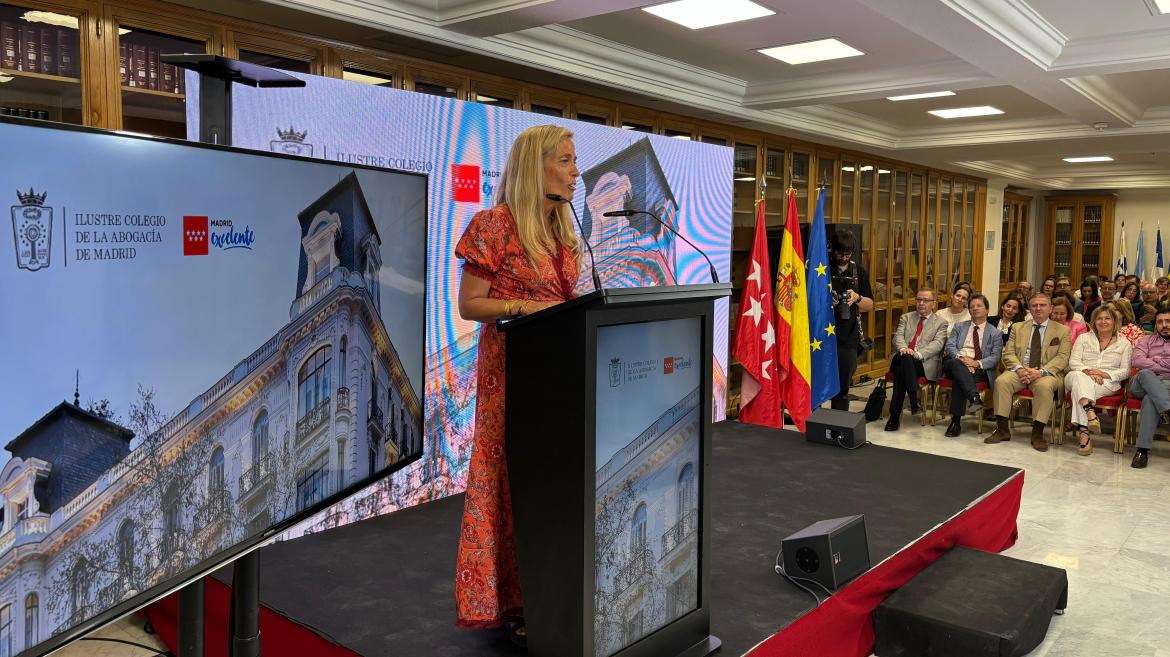 La Comunidad reconoce con su sello Madrid Excelente el prestigio y la labor social del Ilustre Colegio de la Abogacía de Madrid La consejera Albert