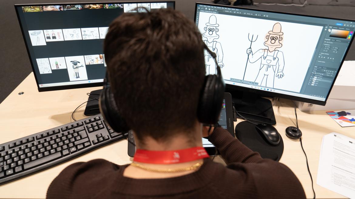 joven jugando a un videojuego
