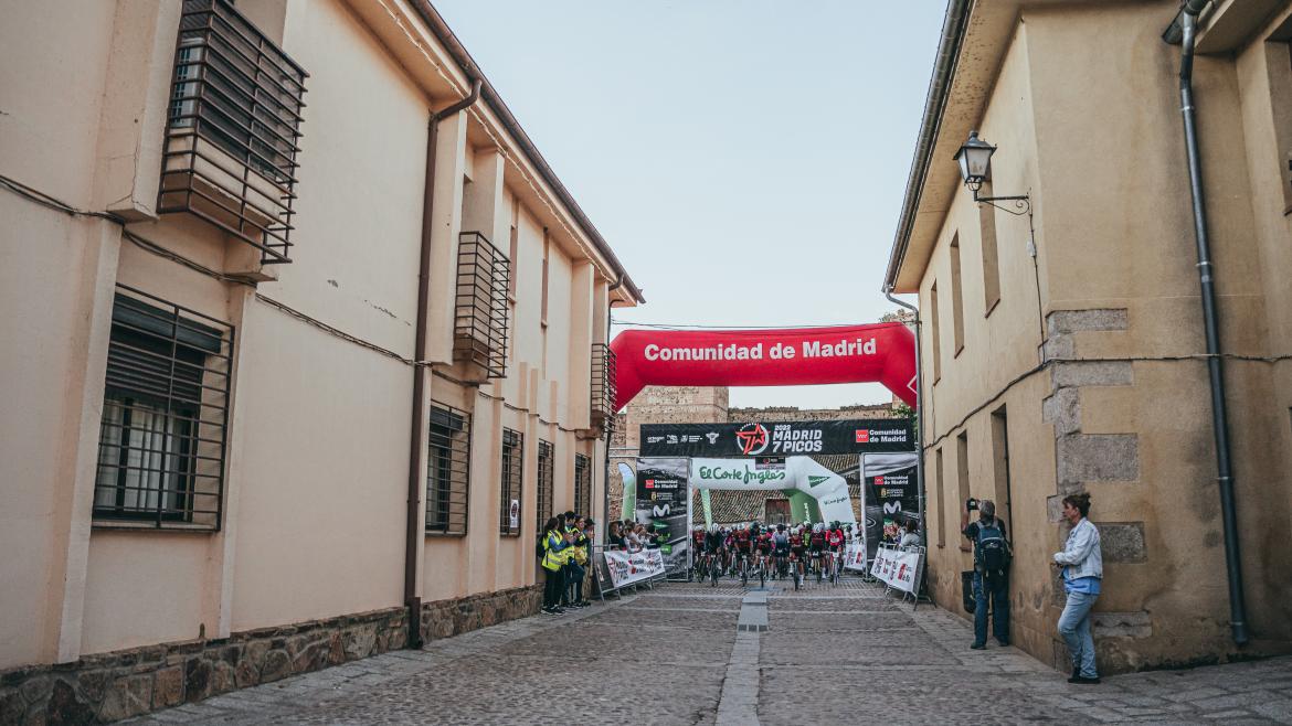 Imagen de un momento de la carrera cicloturista 7 Picos
