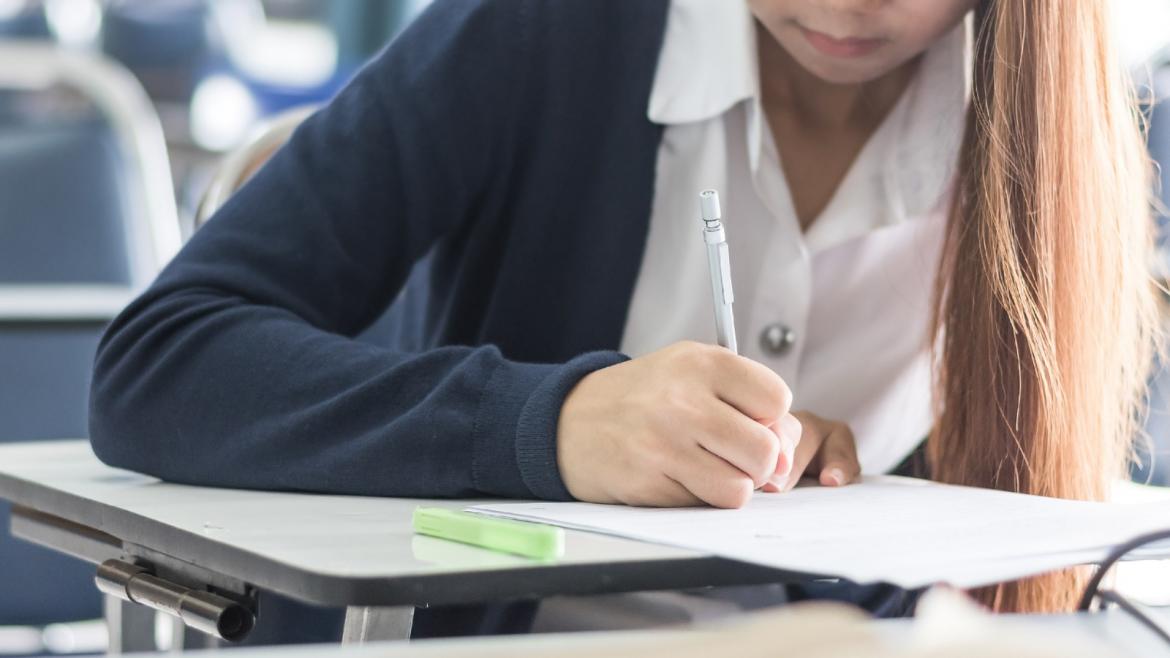 Adolescente en clase