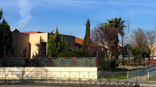 Fachada de la Residencia y Centro Ocupacional Los Pinos AMAS