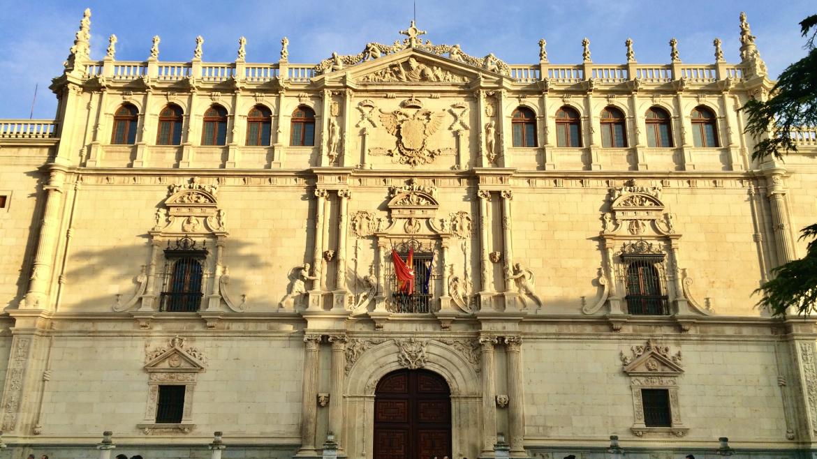 imagen de la fachada de la Universidad de Alcalá de Henares