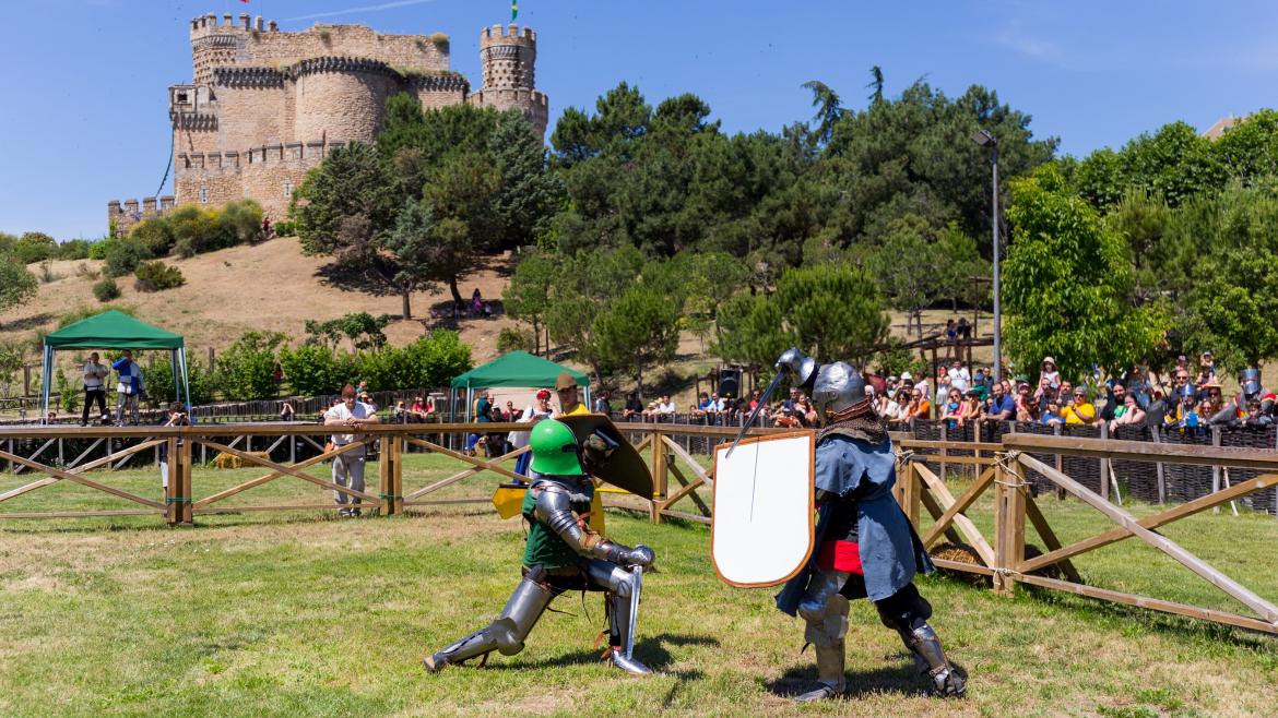 Imagen de un momento del espectáculo de combates medievales en Manzanares El Real