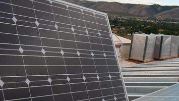 Imagen del artículo La Comunidad instalará paneles fotovoltaicos en dos edificios de Madrid y Fuenlabrada para reducir un 45% su consumo energético