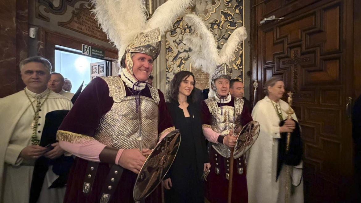 Díaz Ayuso asiste a las procesiones de la Esperanza Macarena y Los Gitanos de la Madrugá de Sevilla