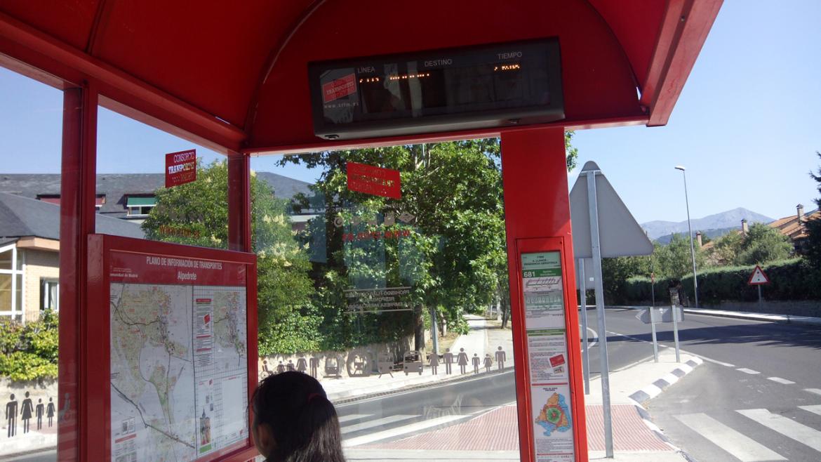 Imagen del artículo La Comunidad de Madrid renueva más de la mitad de las marquesinas de autobuses en Pozuelo de Alarcón y las adapta a personas con discapacidad