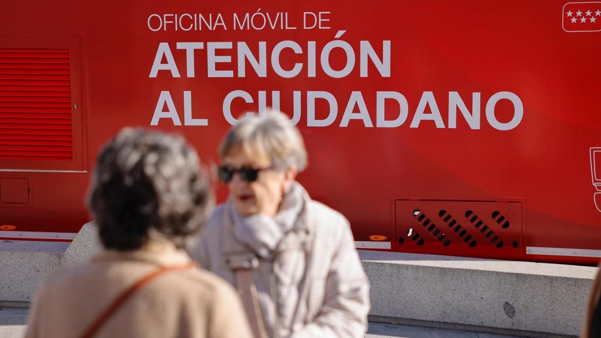 Las Oficinas Móviles de Atención al Ciudadano de la Comunidad de Madrid han atendido a casi 18.000 madrileños desde su puesta en marcha en 2023 Oficina de Atención al Ciudadano