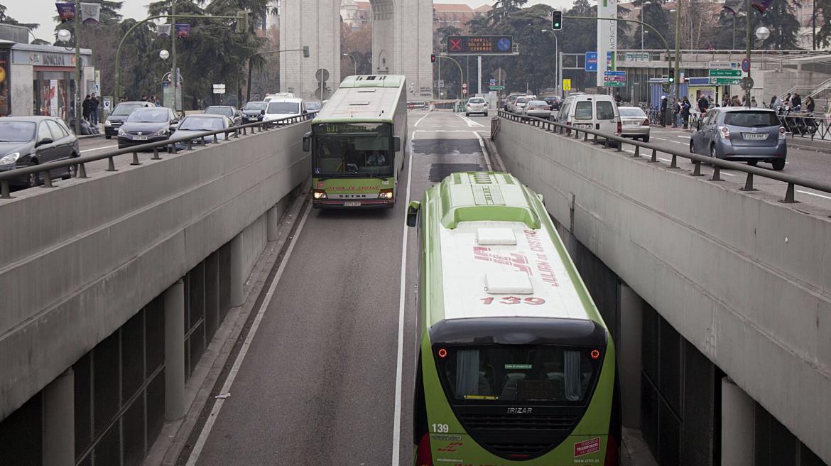 Autobuses y tráfico en el entorno del intercambiador de Moncloa