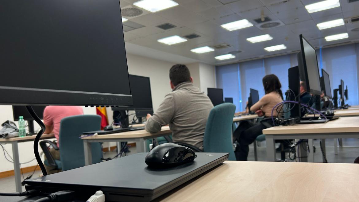 La Comunidad de Madrid convoca el 10 de mayo un nuevo examen para 135 conductores de VTC Exámenes VTC