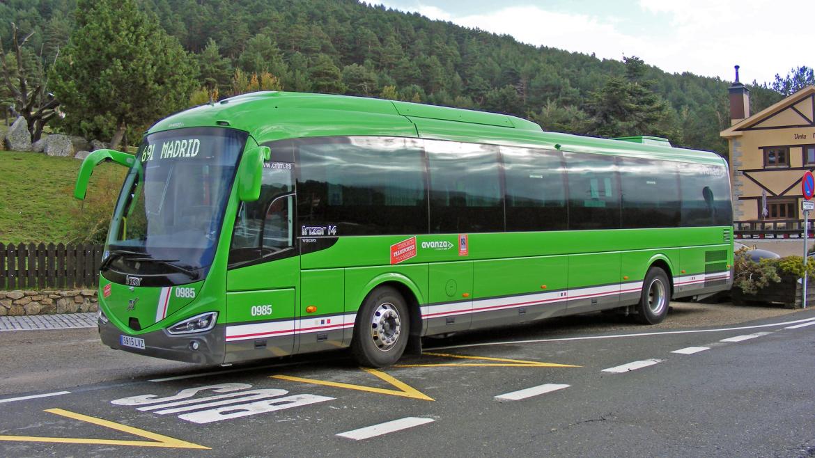 Autobús interurbano en la Sierra