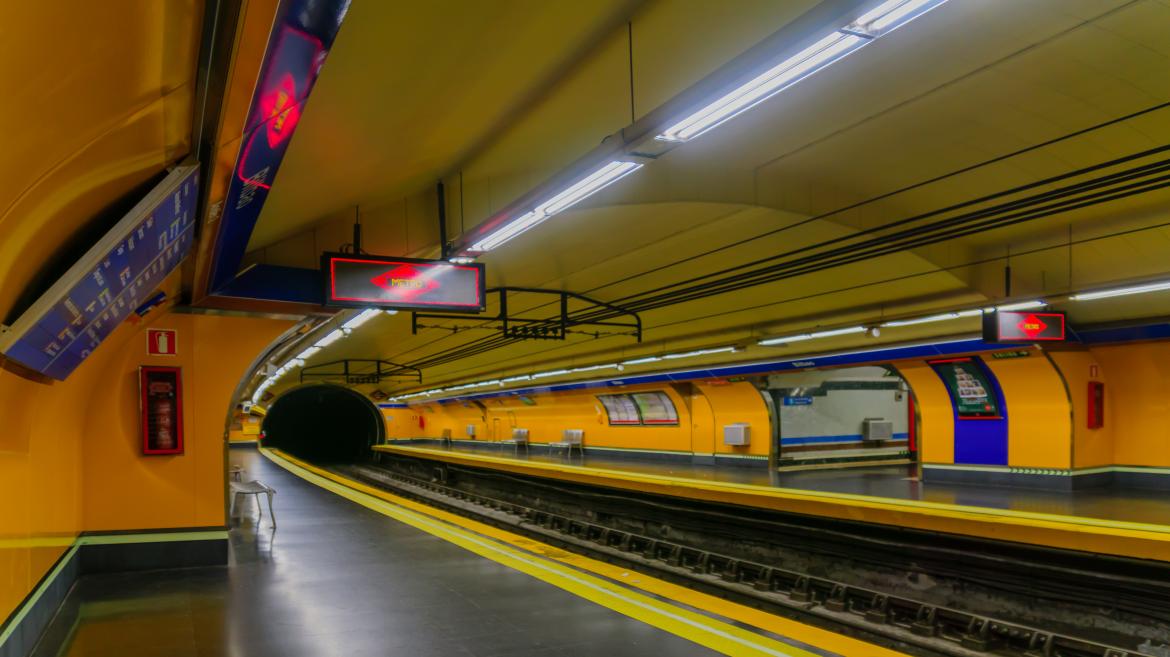 Andén de la estación de metro de Bilbao