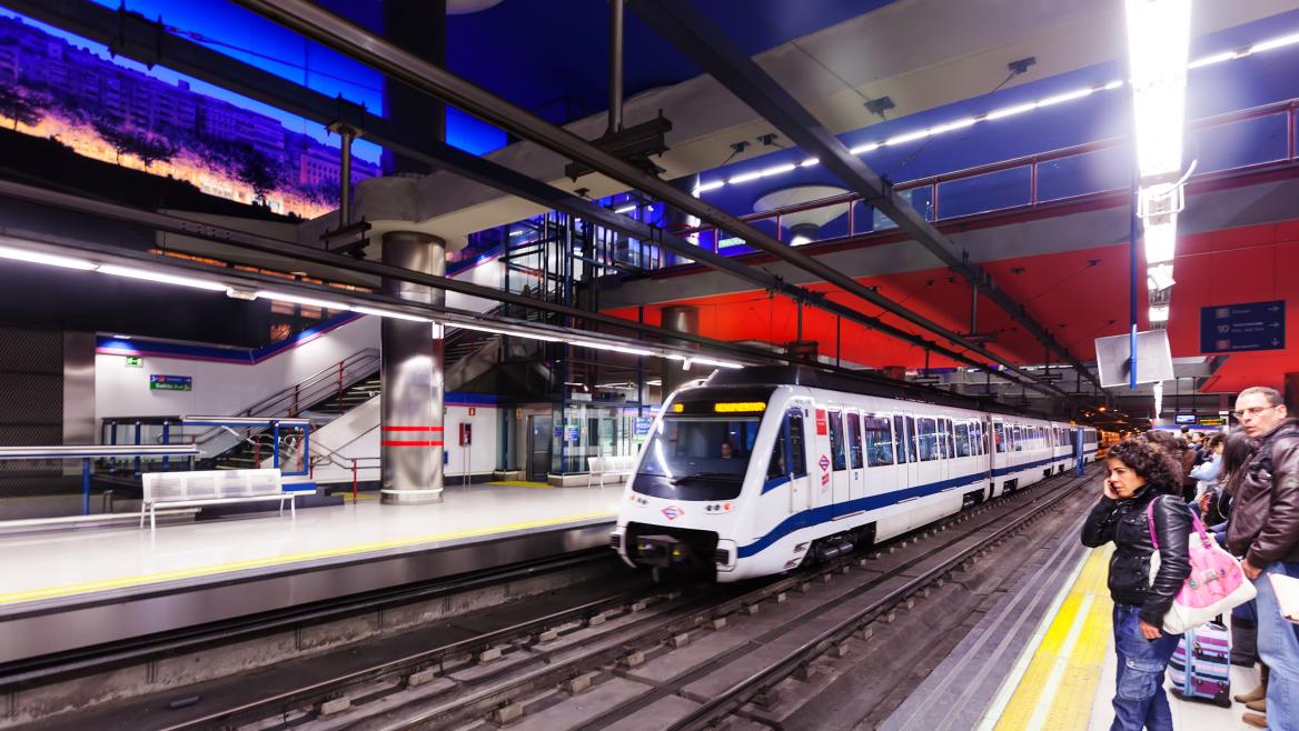 Imagen del artículo La Comunidad de Madrid instala avisadores acústicos y luminosos en todos los trenes de Metro para mejorar la accesibilidad