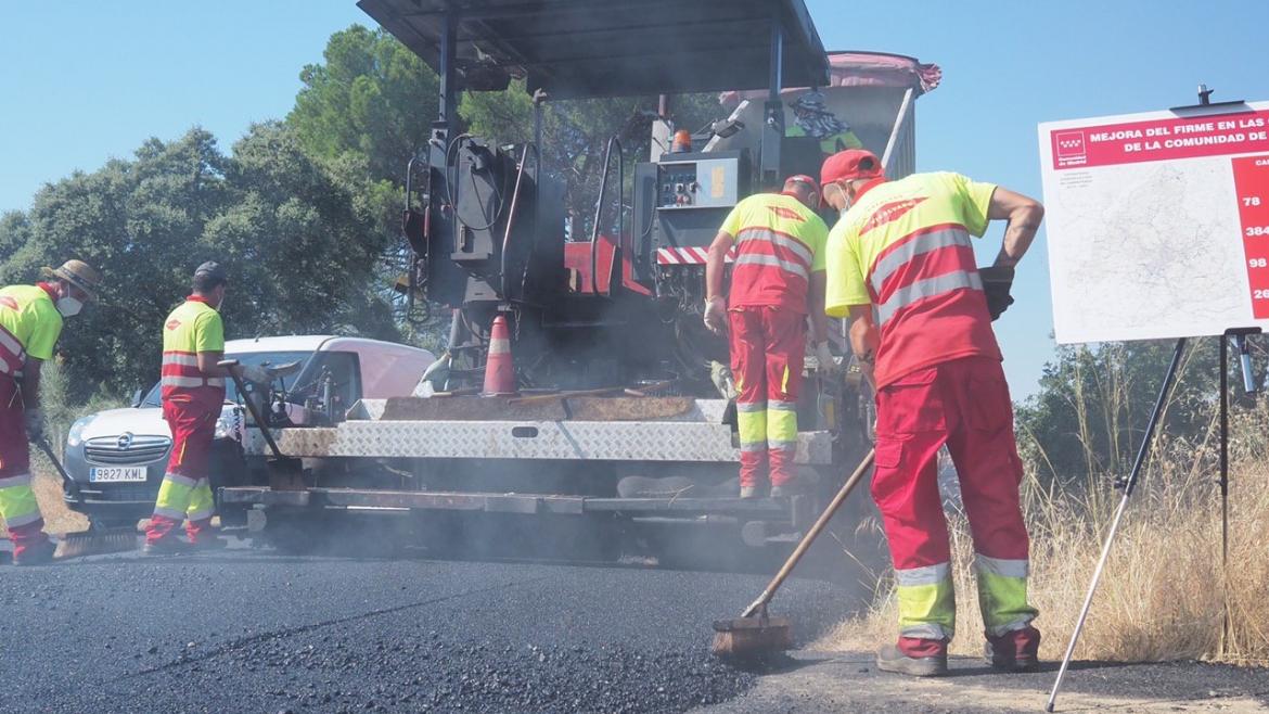 Obras de asfaltado en la carretera M-957