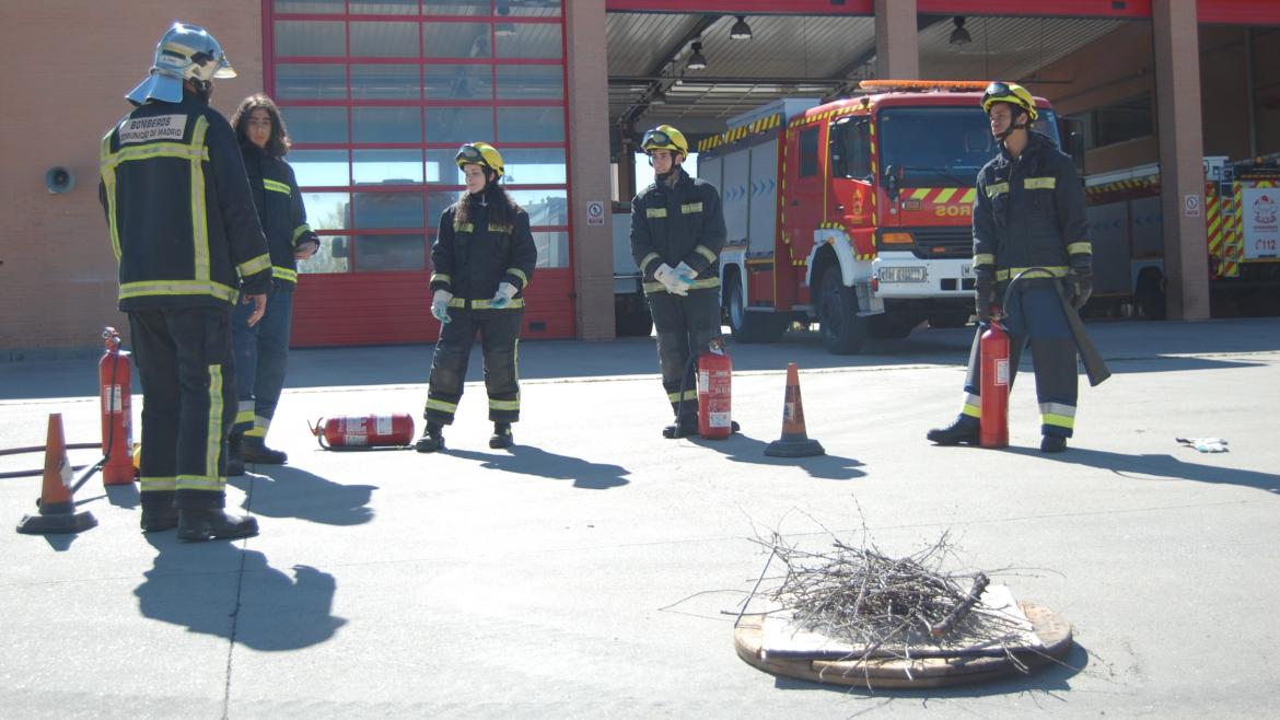 Taller de emergencias para jóvenes en un parque de bomberos de la Comunidad de Madrid
