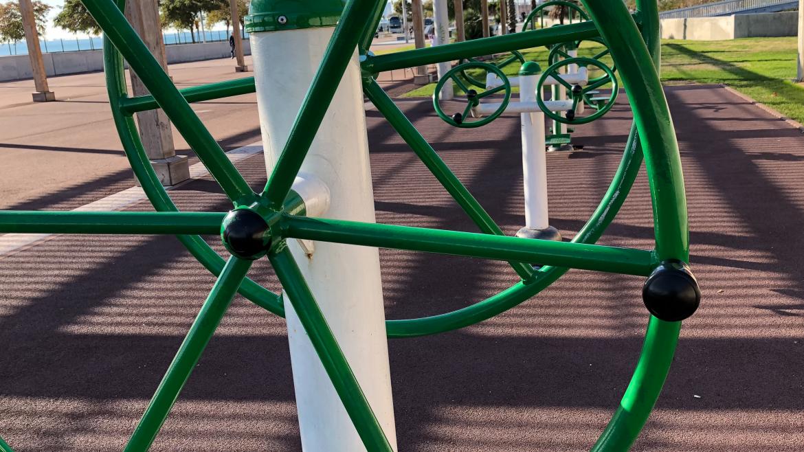 Maquina para hacer ejercicio en un parque