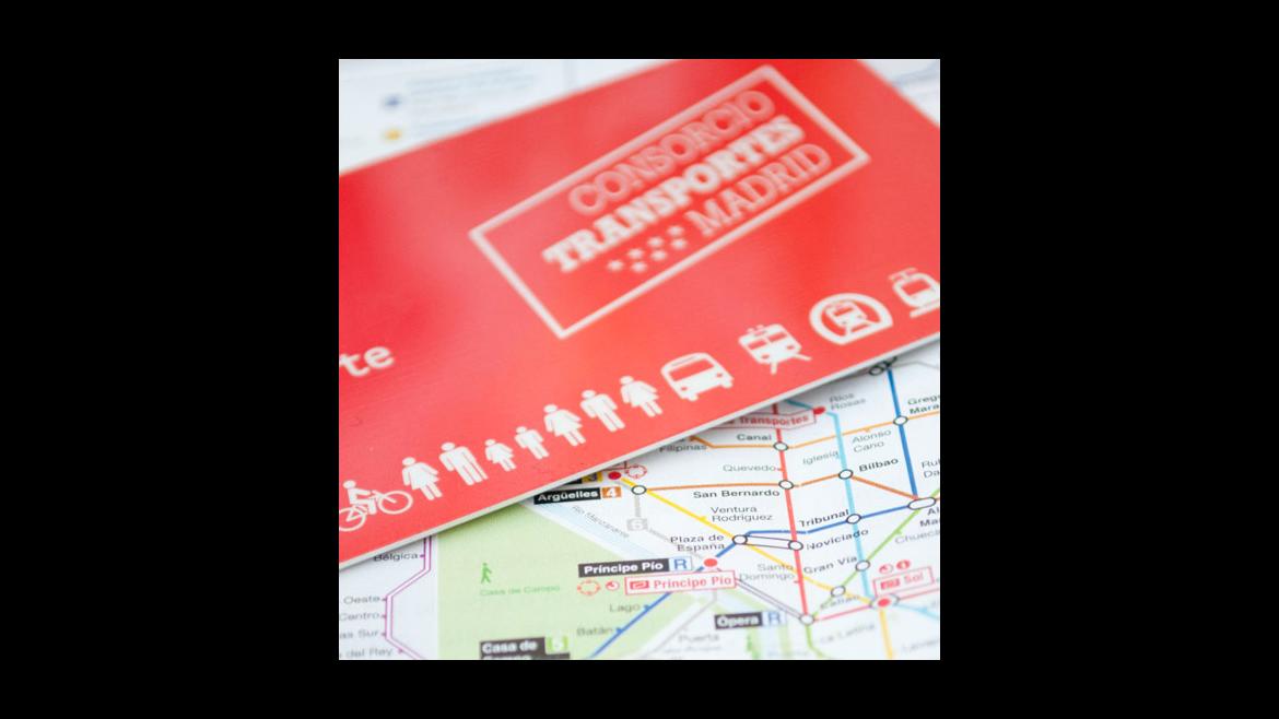 Imagen de una Tarjeta Transporte Público sobre plano de Metro
