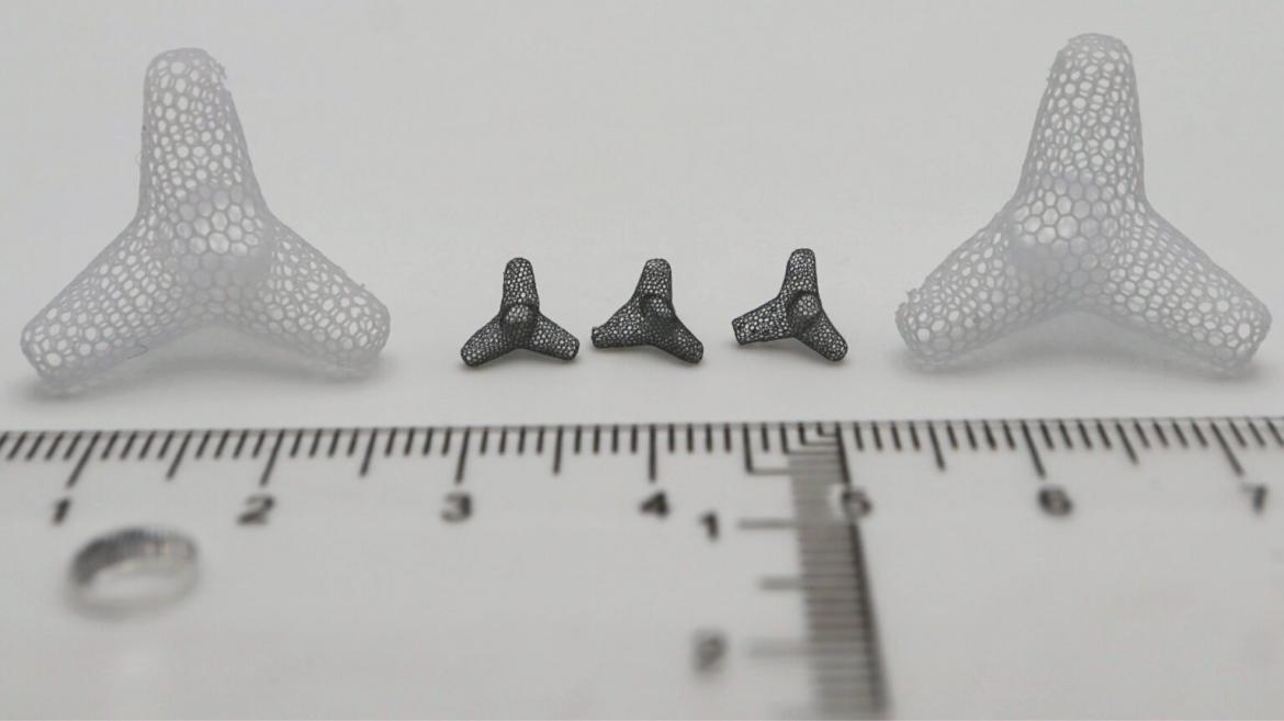 Imagen de cabecera #0 de la página de "La Comunidad de Madrid logra imprimir en 3D andamios de carbono que mejoran la regeneración ósea"