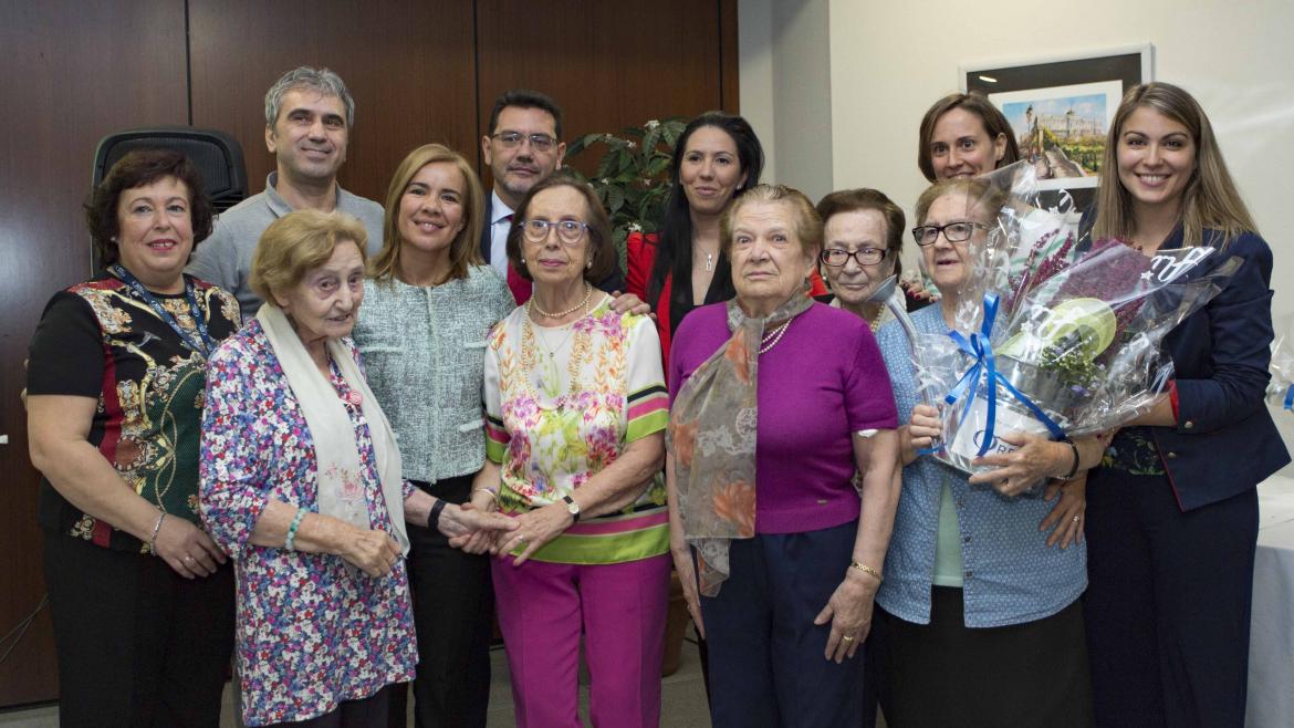 La viceconsejera, Miriam Rabaneda, ha entregado hoy los premios del certamen ‘Decorando el Jardín’