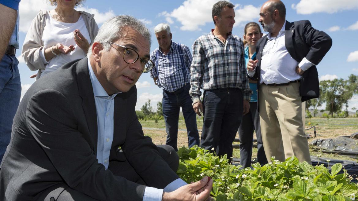 Izquierdo visita la finca experimental agroambiental La Chimenea