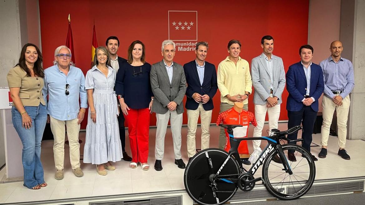 El director General Alberto Tomé durante la presentación de la 37 edición de la Vuelta Ciclista Sub-23