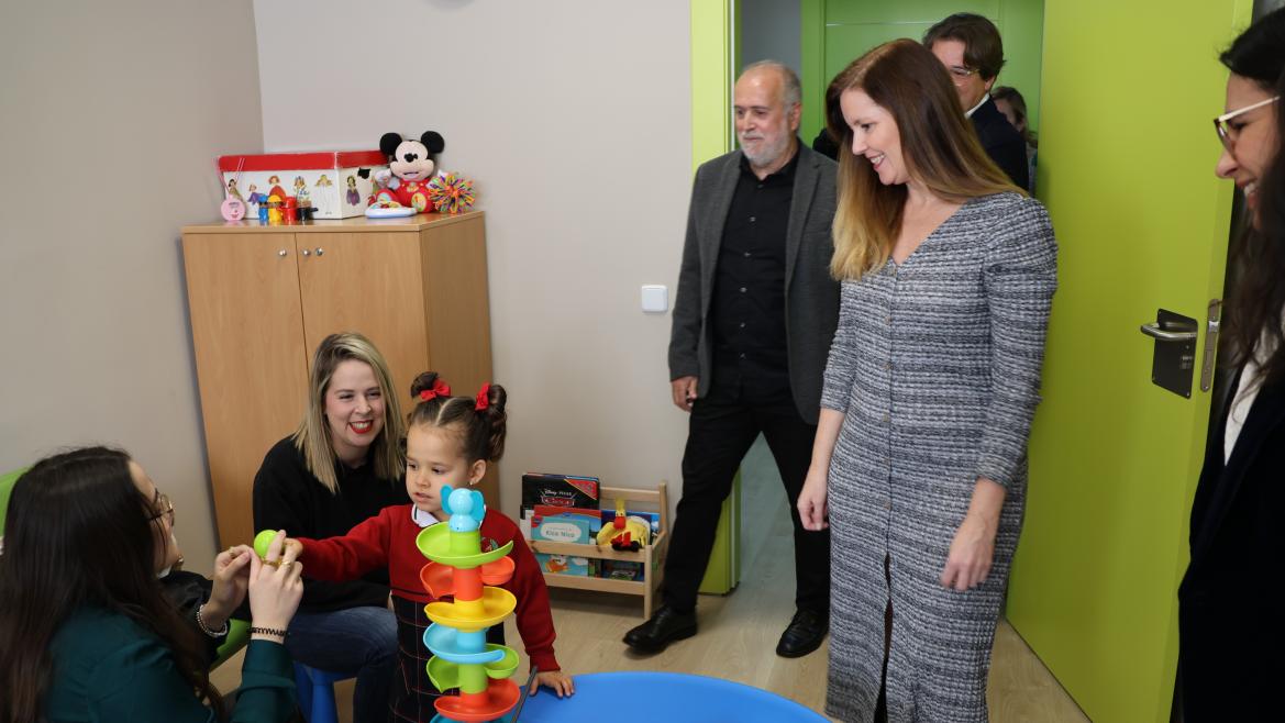 Imagen del artículo La Comunidad de Madrid aumenta un 30% las plazas de atención temprana de menores en un centro especializado en Fuenlabrada
