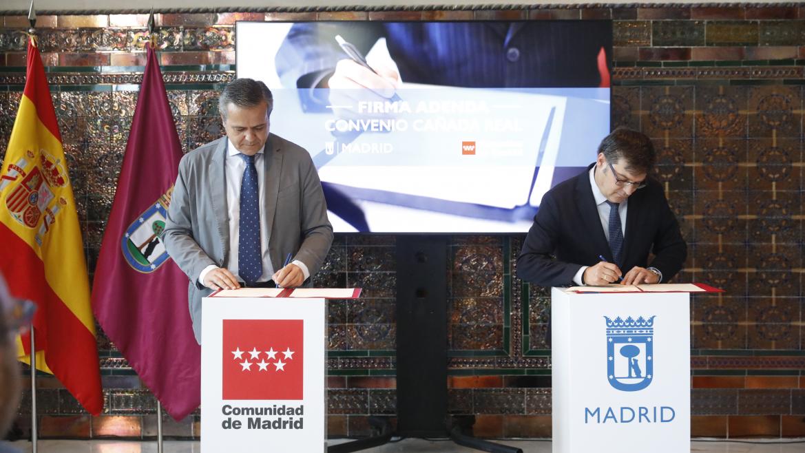 El consejero Jorge Rodrigo durante la firma de ampliación de un convenio con el Ayuntamiento de Madrid