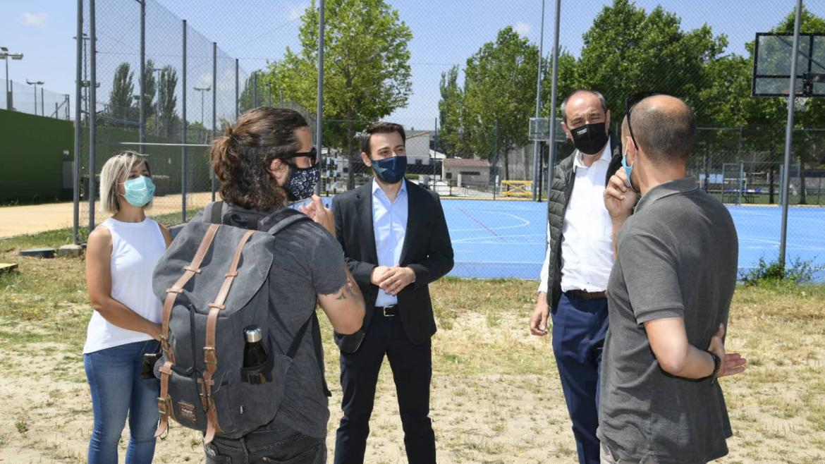 La Comunidad de Madrid impulsa proyectos de formación y ocio para jóvenes en Sevilla la Nueva.