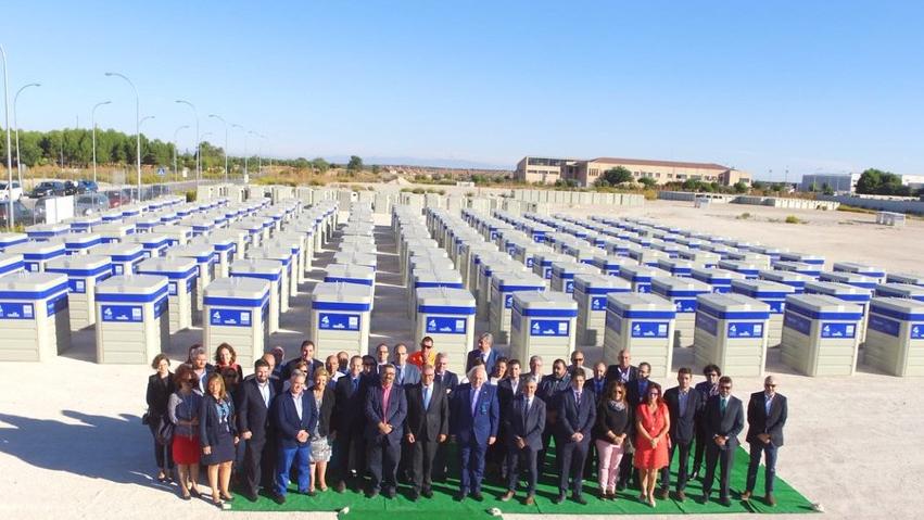 La Comunidad de Madrid y Ecoembes han entregado hoy en Campo Real 400 contenedores azules para la recogida selectiva, separado y reciclado de papel y