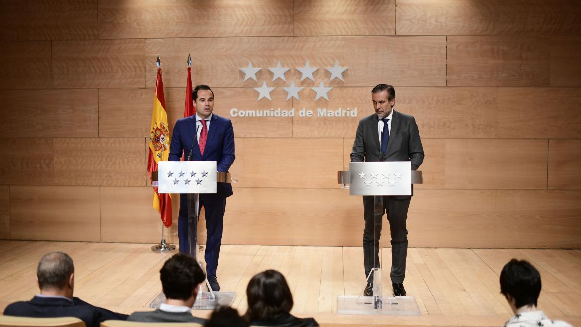 Ignacio Aguado y Enrique López durante la rueda de prensa