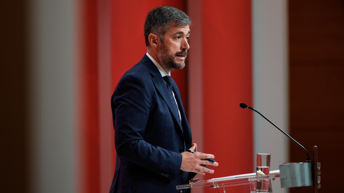 El portavoz Miguel Ángel García Martín atiende a los medios en la Real Casa de Correos