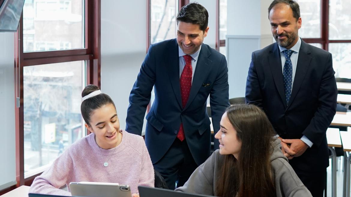 El consejero Emilio Viciana en la Universidad pública Rey Juan Carlos I