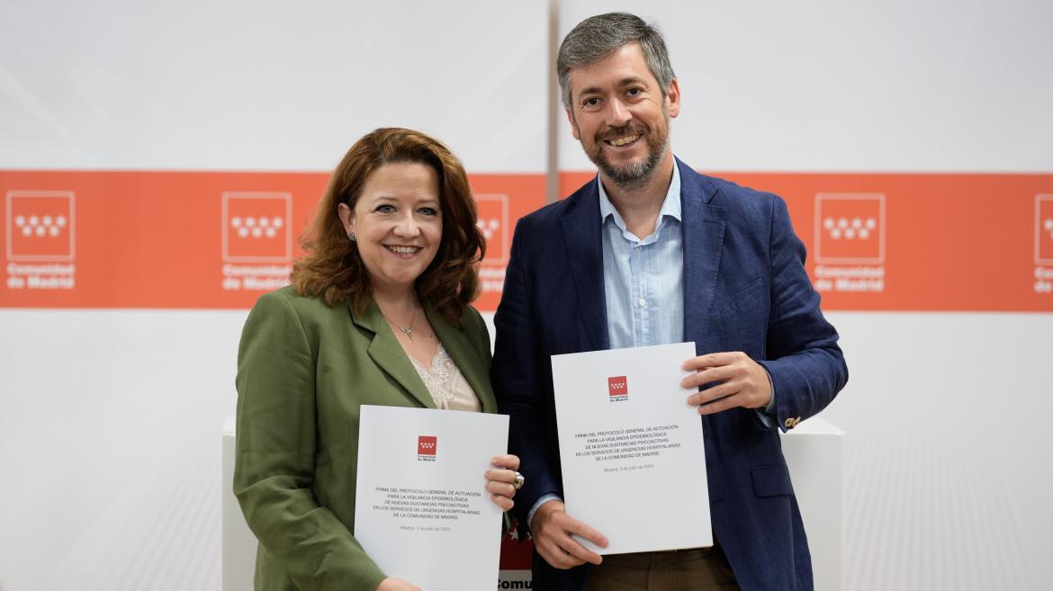 Los consejeros Miguel Ángel García Martín y Fátima Matute durante la firma de un protocolo de actuación contra nuevas drogas