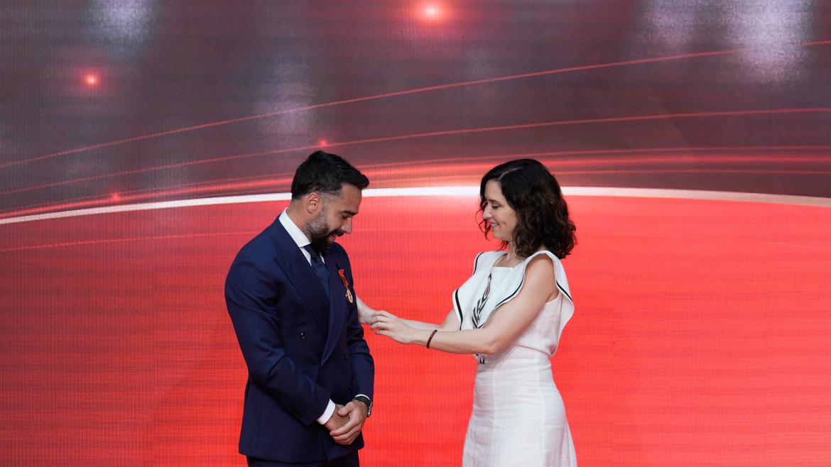 Díaz Ayuso entrega la Medalla de Oro de la Comunidad de Madrid a Dani Carvajal La presidenta Isabel Díaz Ayuso durante la entrega de la Medalla de Oro de la Comunidad de Madrid a Dani Carvajal