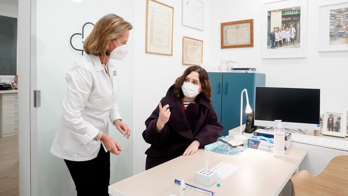 La Comunidad de Madrid comienza este jueves a hacer test de antígenos gratis en farmacias y clínicas dentales a los madrileños asintomáticos Isabel Díaz Ayuso