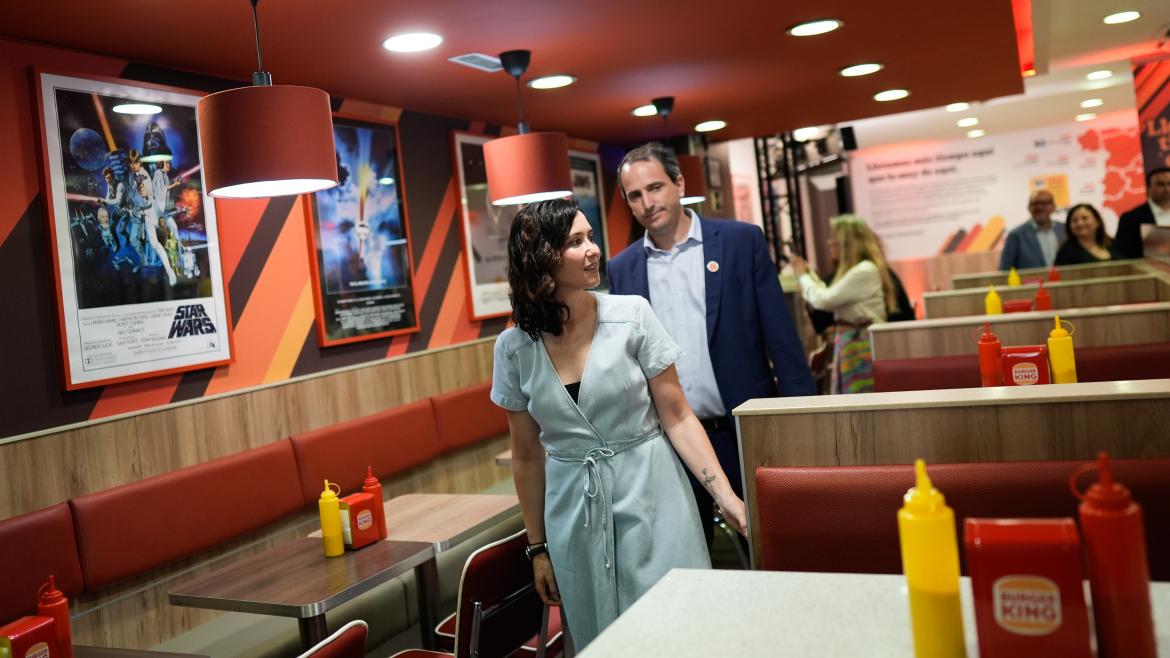 La presidenta Isabel Díaz Ayuso en el 50 aniversario de Burger King en España