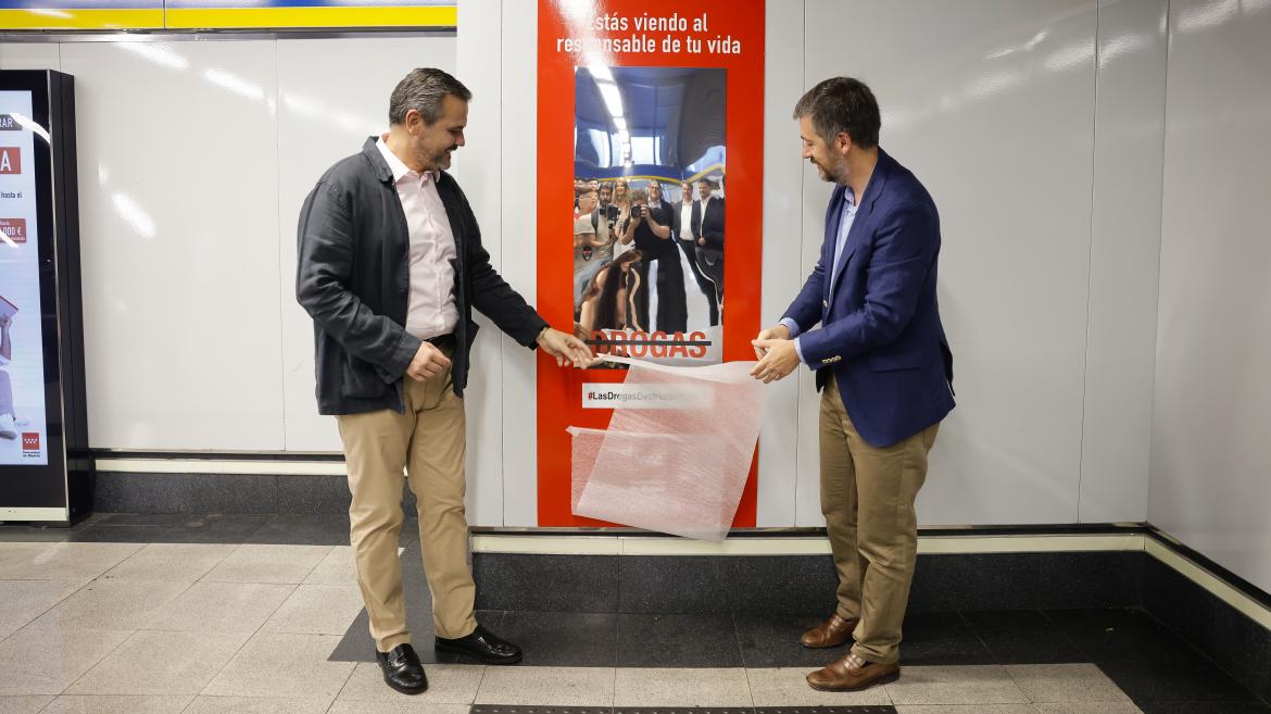 Los consejeros Miguel Ángel García Martín y Rodrigo en Metro durante la presentación de una nueva acción del Plan contra las drogas