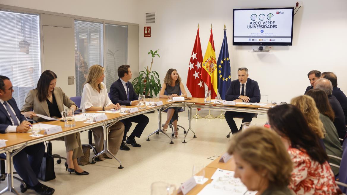 El consejero Carlos Novillo durante la presentación del proyecto Arco Verde Universidades
